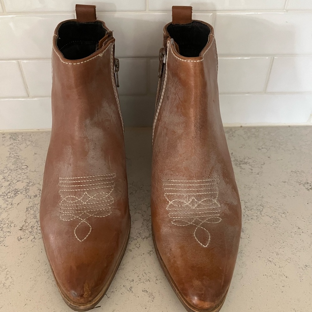 Roan cowboy bootie size 7